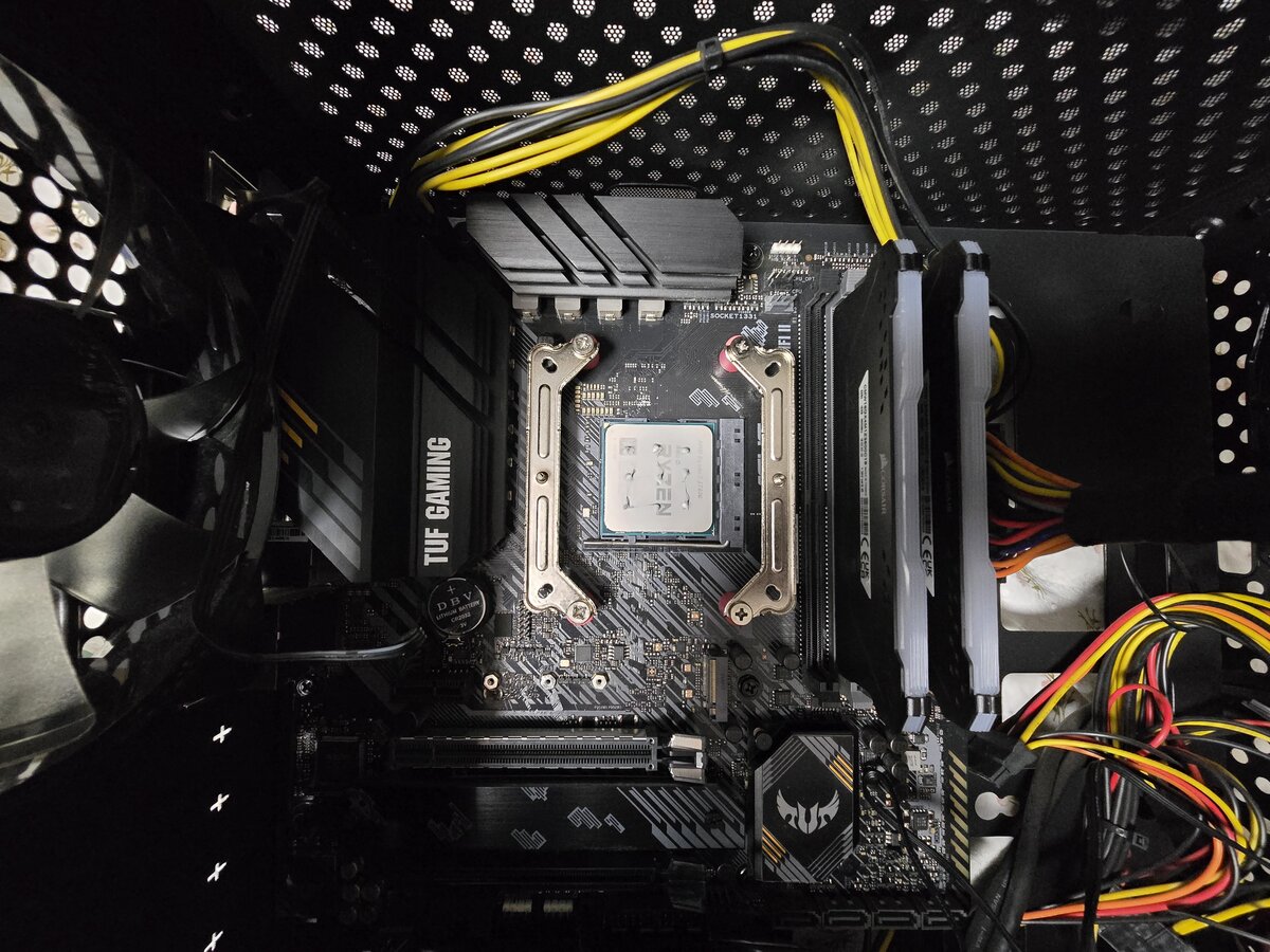 Thermalright Burst Assassin 120 SE ARGB - Colocación de soportes y pasta térmica