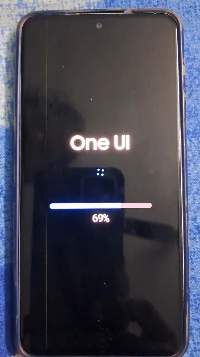 -14-One-UI-6.1-Update-AMOLED-Green-Line-Issue-Live.jpg