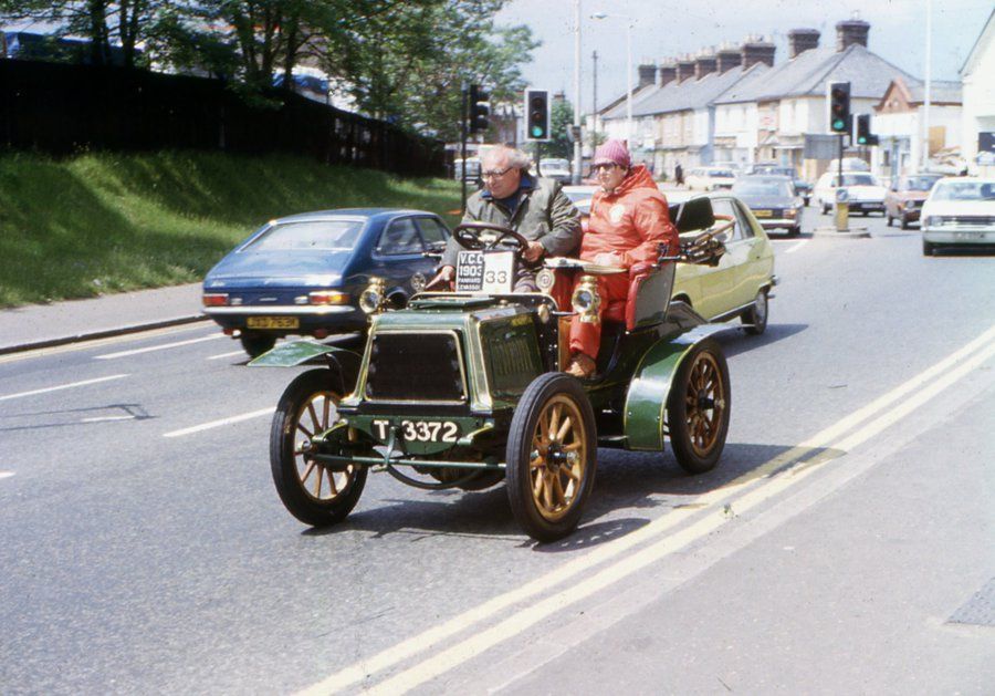 1903_Panhard_T_3372_Henrietta,_Micklefield,_High_Wycombe,_1980.jpg