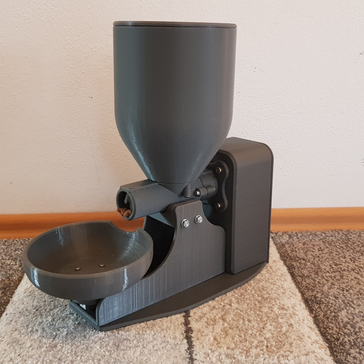 8-dispensador-de-comida-para-gatos.jpg