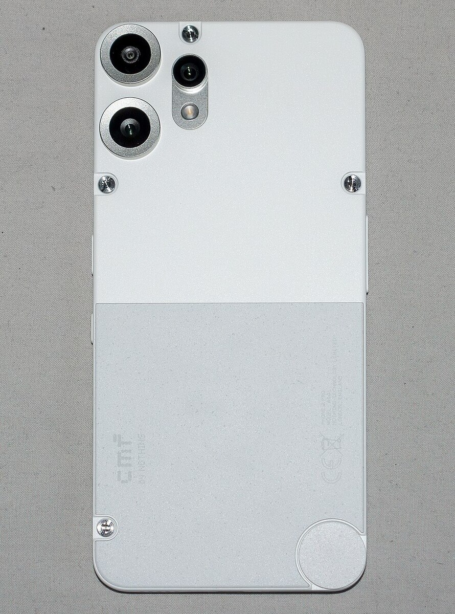 960px-CMF_Phone_2_Pro_%28white%29_2025-05-08.jpg