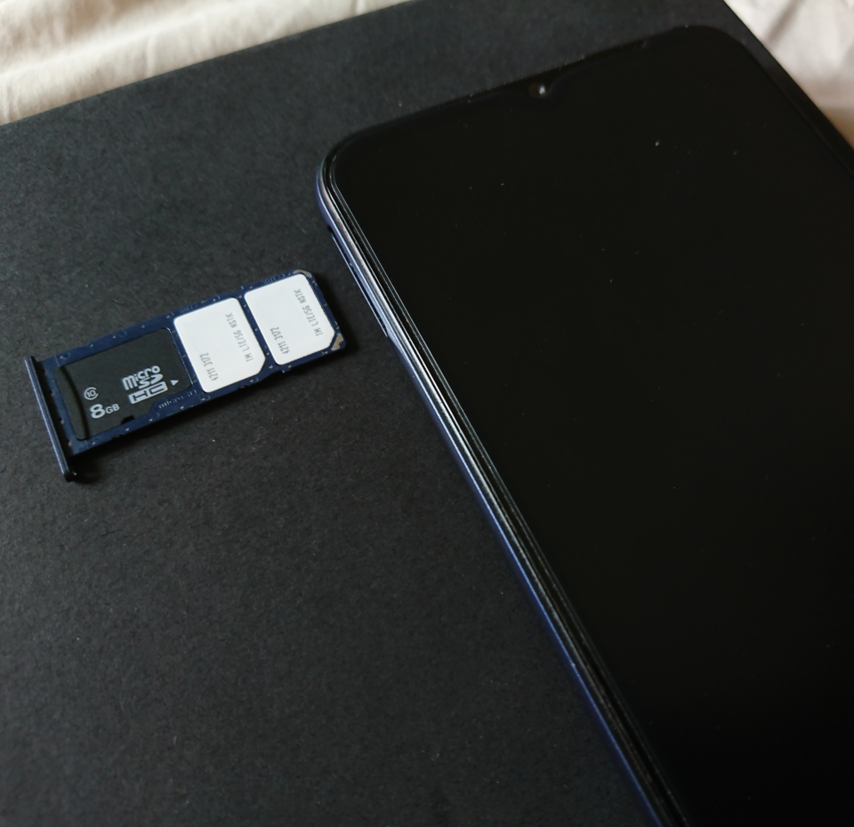 960px-Dual_SIM_on_modern_smartphone.png