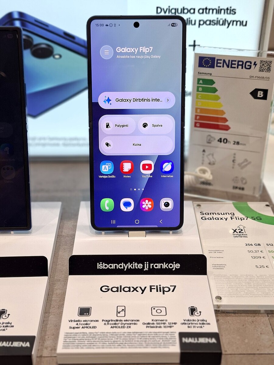 960px-Samsung_Galaxy_Z_Flip_7_Unfolded.jpg