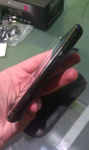 a9000-dualsim-lateral-right.jpg