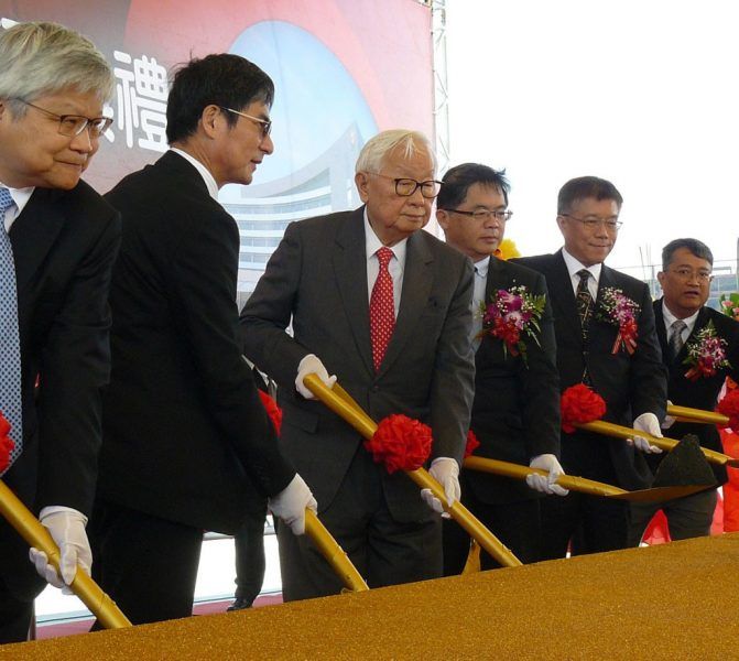 aelchapuzasinformatico.com_wp_content_uploads_2018_01_TSMC_inauguraci__n_Fab_18_5nm_671x600.jpg