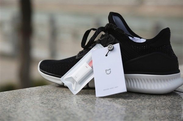 aes.xiaomitoday.com_wp_content_uploads_2017_04_Xiaomi_Mijia_Smart_Shoes_21.jpg