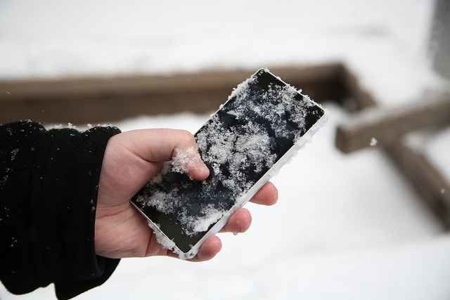 ai.blogs.es_efb2f7_smartphone_freeze_1366_2000.jpg