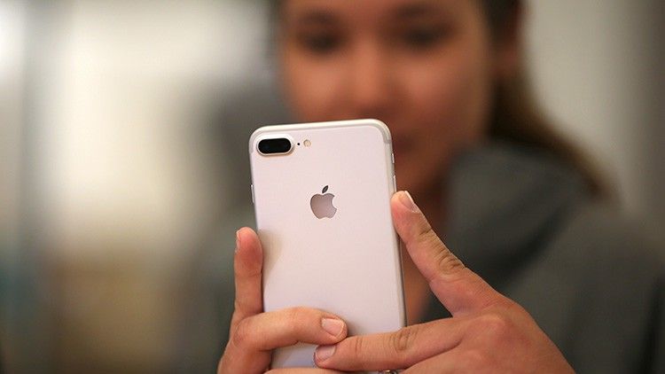 ai.blogs.es_f303d8_china_iphone_1366_2000.jpg