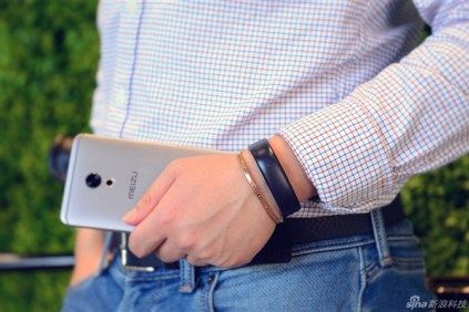 ai2.wp.com_gizchina.es_wp_content_uploads_2016_12_Meizu_Band_14450aa5ae98c3a0cecd93fd2e5852687.jpg