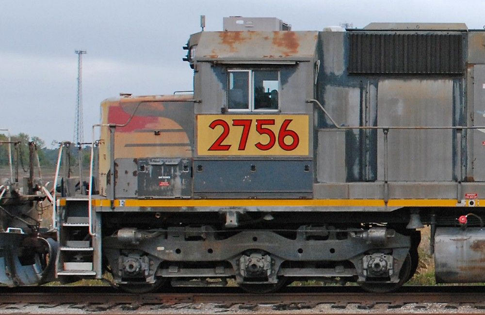 ai862.photobucket.com_albums_ab185_Freightrain79_Locomotive_20roster_20shots_DSC_0590aUP2756.jpg