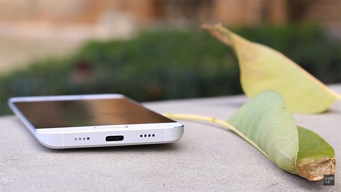 aimg.difoosion.com_wp_content_blogs.dir_28_files_2016_03_Xiaomi_Mi_5_altavoces_700x395.jpg