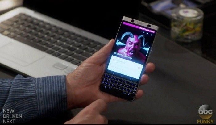 aimg.difoosion.com_wp_content_blogs.dir_28_files_2017_01_blackberry_mercury_frontal_700x405.jpg