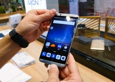 andro4all.com_files_2016_09_ZTE_Axon_7_400x286.jpg
