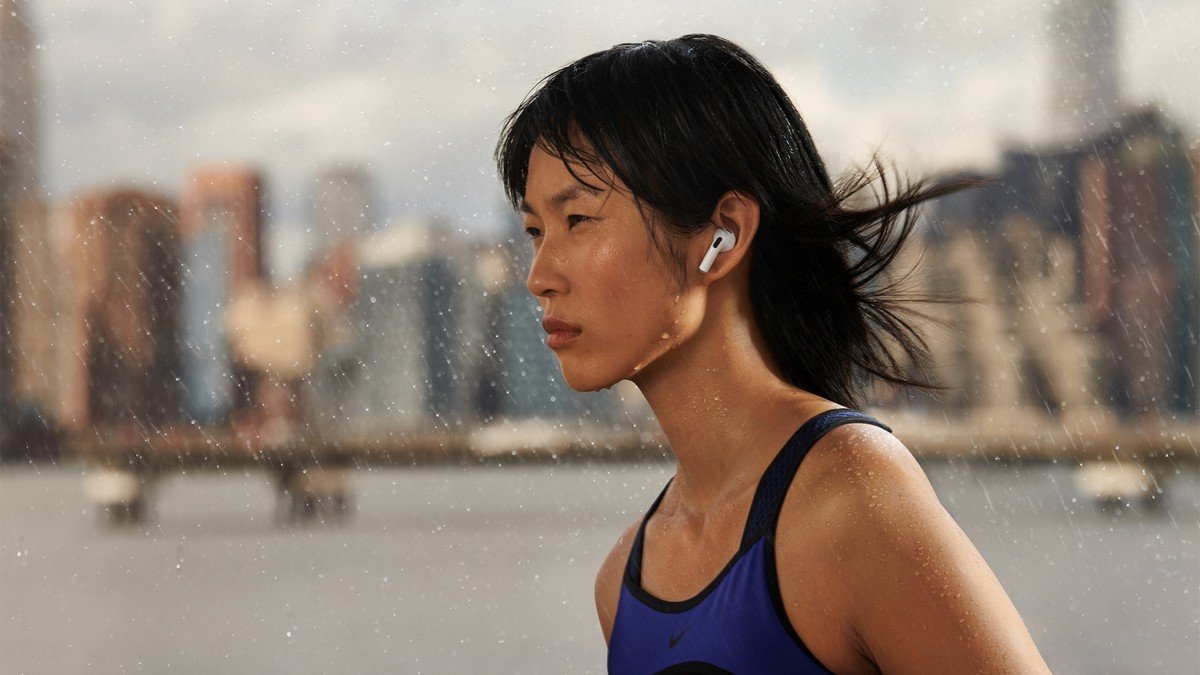 Apple_AirPods-3rd-gen_lifestyle-01_10182021.jpg