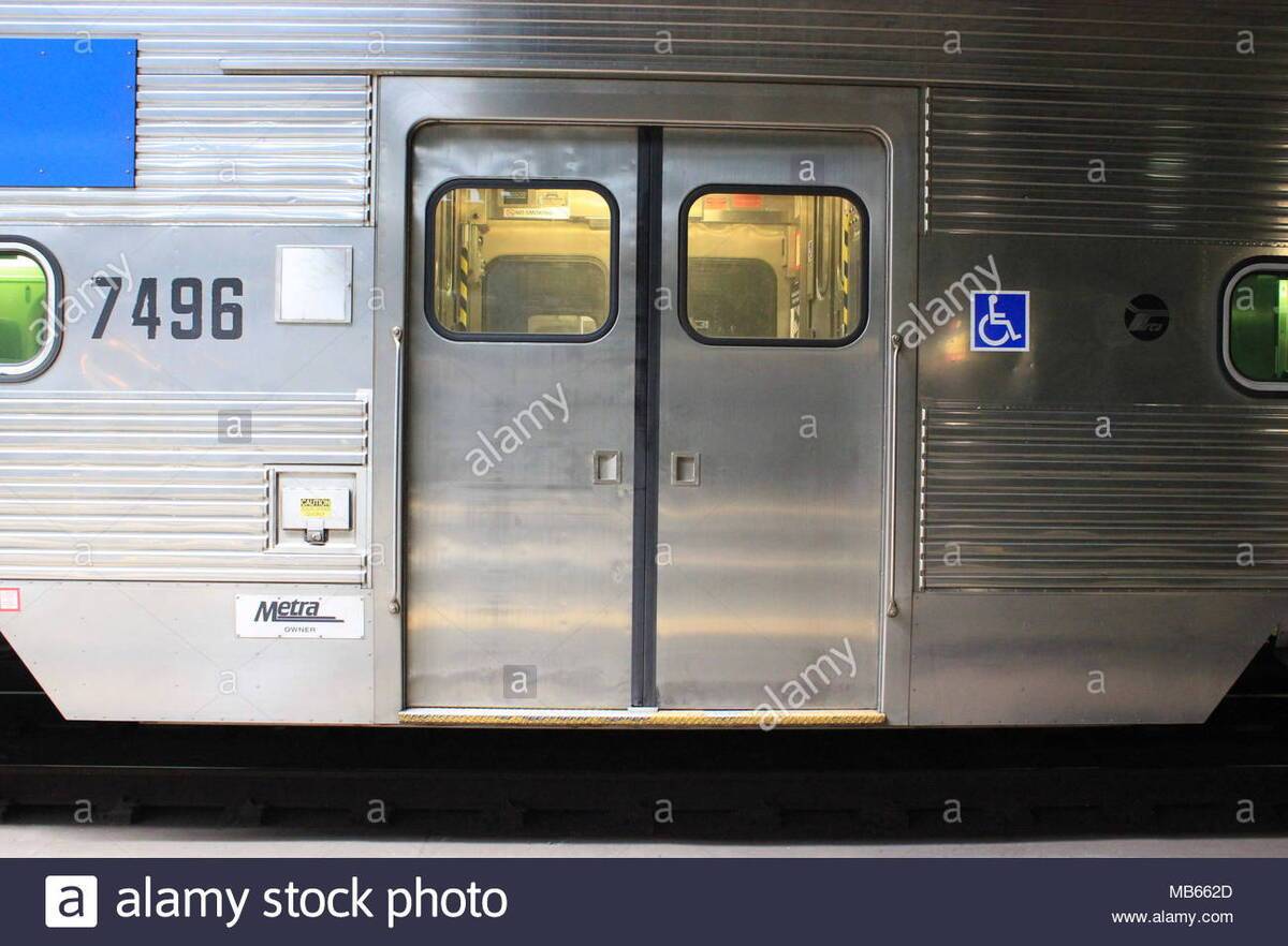 ara-la-estacion-terminal-de-trenes-de-metra-mb662d.jpg