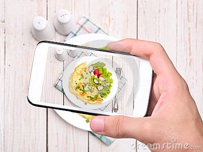 athumbs.dreamstime.com_x_hands_taking_photo_egg_omelette_smartphone_instagram_48198950.jpg