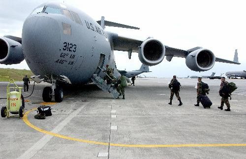 awww.mcchordairmuseum.org_images_C_17A_3123_62_AW_Kadena_Air_Base_Japan_06_JAN_05_MD.jpg