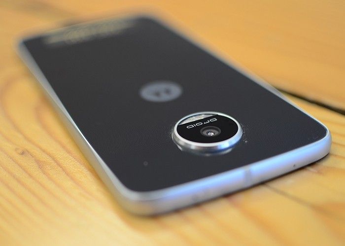 awww.proandroid.com_wp_content_uploads_2017_02_Motorola_Moto_Z_Play.jpg