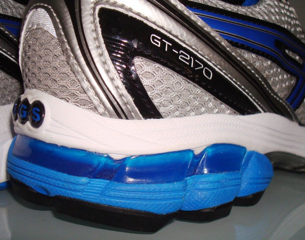 awww.runningshoesguru.com_wp_content_uploads_2011_12_Asics_GT_2170_Heel_Detail.jpg