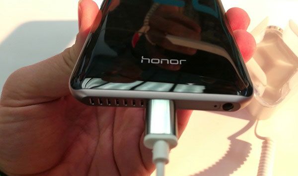 awww.tuexpertomovil.com_wp_content_uploads_2016_12_Huawei_Honor_Magic_agotado_02.jpg