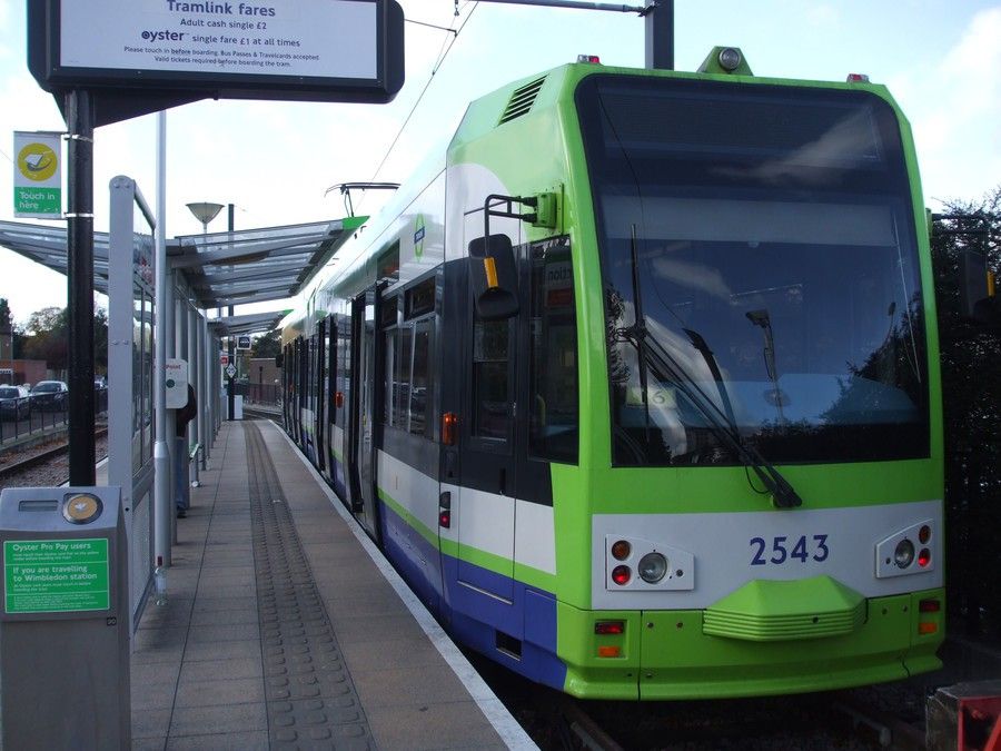 Beckenham_Junction_tramstop_look_west_with_Tram_2543.JPG