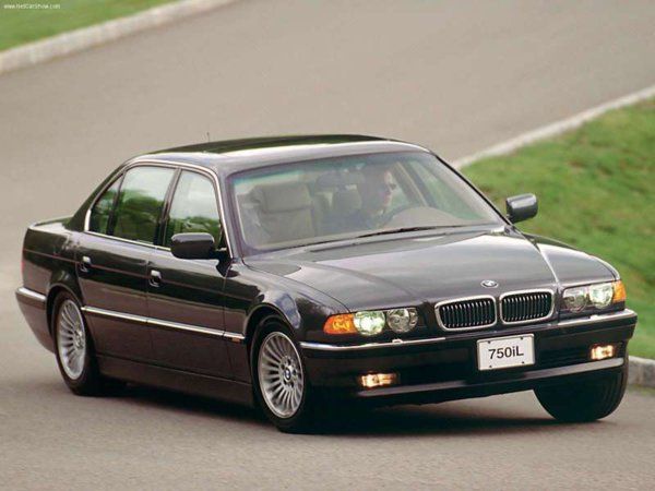 BMW-750iL_2000_800x600_wallpaper_03.jpg