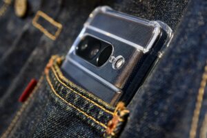 el-atrae-mas-usuarios-de-apple-que-samsung-300x200.jpg