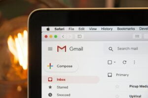 electronicos-de-outlook-por-parte-de-gmail-300x200.jpg