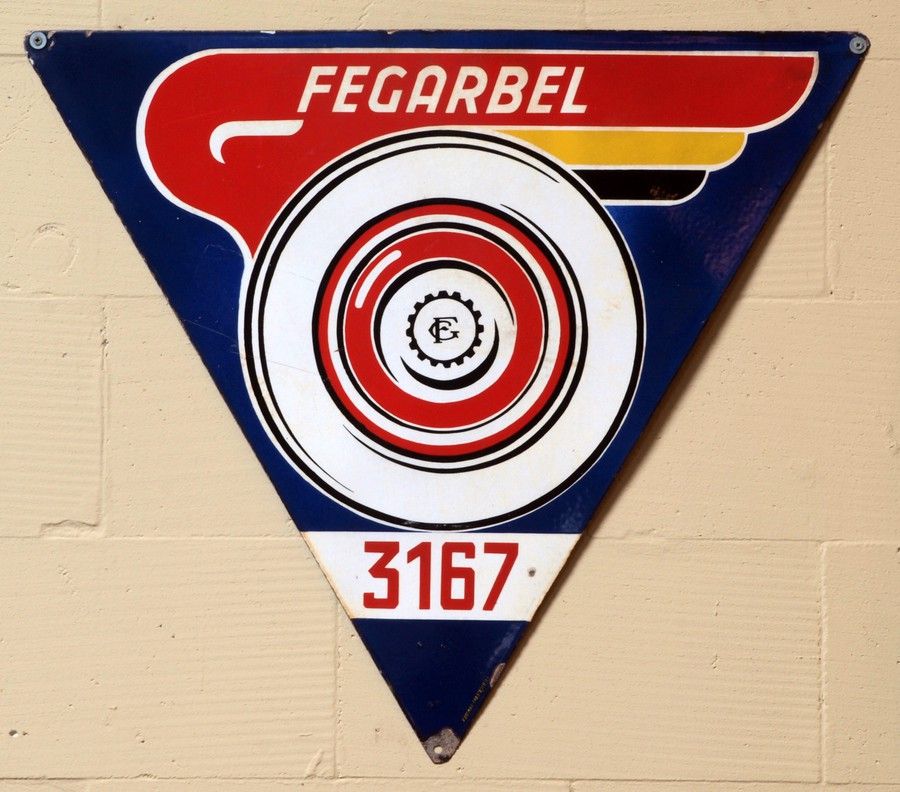 Fegarbel_3167,_Enamel_advert_sign_at_the_den_hartog_ford_museum_pic-014.JPG