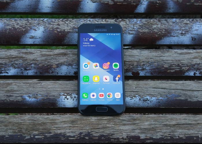 galaxy-a3-2017.jpg
