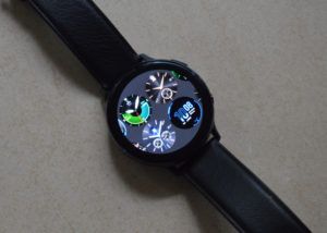 Galaxy-Watch-Active-2-11-300x214.jpg
