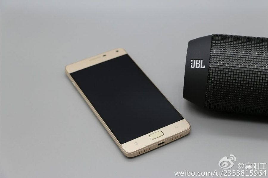 gizchina.es_wp_content_uploads_2015_08_Lenovo_Vibe_P1_13.jpg