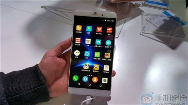gizchina.es_wp_content_uploads_2015_10_16_15102Q64025.jpg