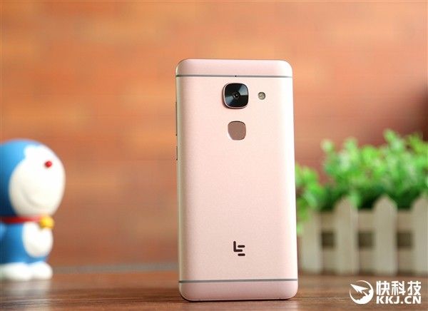 gizchina.es_wp_content_uploads_2016_04_LeEco_Le_Max_2_17.jpg
