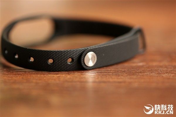 gizchina.es_wp_content_uploads_2016_04_Meizu_Bong_2P_2.jpg