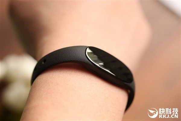 gizchina.es_wp_content_uploads_2016_04_Meizu_Bong_2P_3.jpg