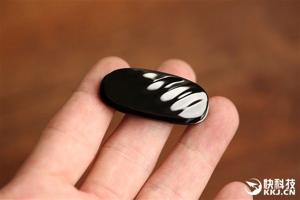 gizchina.es_wp_content_uploads_2016_04_Meizu_Bong_2P_8.jpg