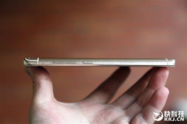 gizchina.es_wp_content_uploads_2016_09_Xiaomi_Mi5S_151.jpg