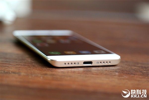 gizchina.es_wp_content_uploads_2016_09_Xiaomi_Mi5S_211.jpg