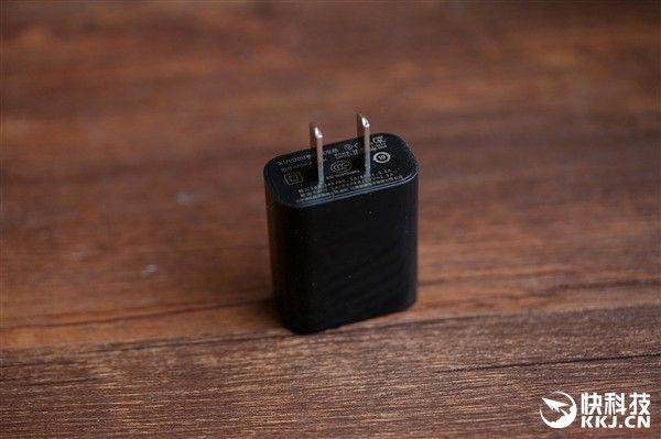 gizchina.es_wp_content_uploads_2016_09_Xiaomi_Mi5S_23.jpg