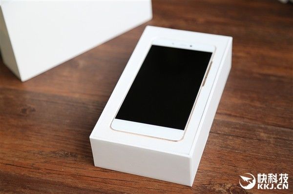 gizchina.es_wp_content_uploads_2016_09_Xiaomi_Mi5S_24.jpg