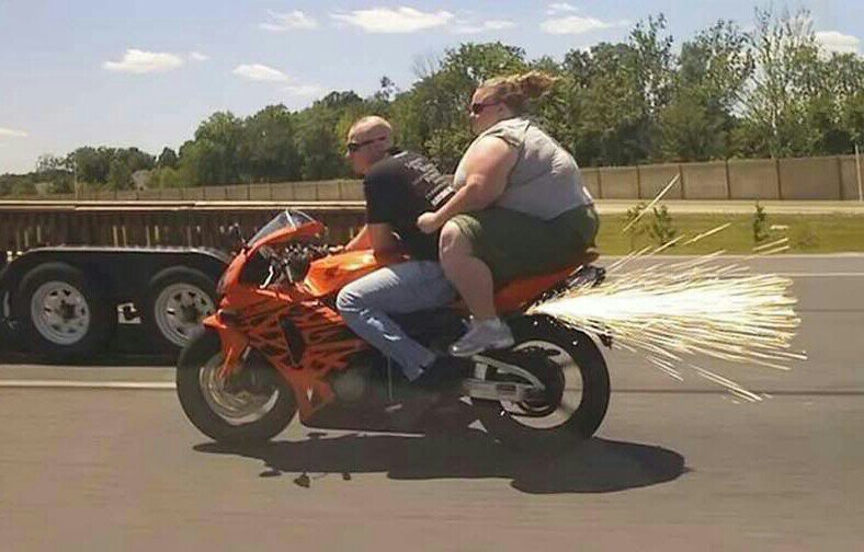 gorda en moto.jpg