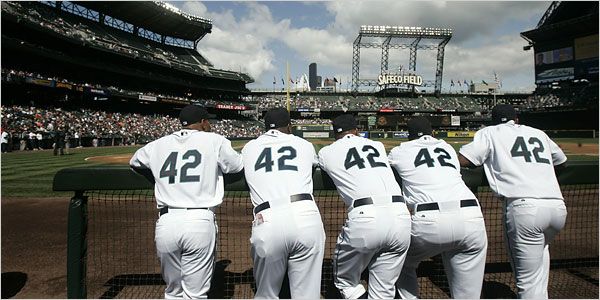 graphics8.nytimes.com_images_2007_04_15_sports_16robinson_600.jpg