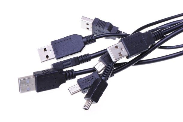 i1.wp.com_hipertextual.com_files_2016_01_cables_usb.jpg