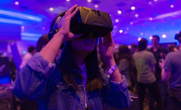 i2.wp.com_hipertextual.com_files_2016_03_gear_vr.jpg