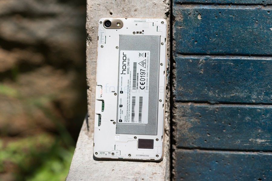 images.fonearena.com_blog_wp_content_uploads_2015_05_honor_4c_battery_1.jpg