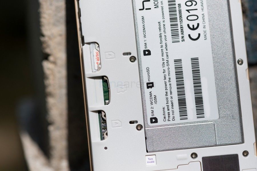 images.fonearena.com_blog_wp_content_uploads_2015_05_honor_4c_battery_2.jpg