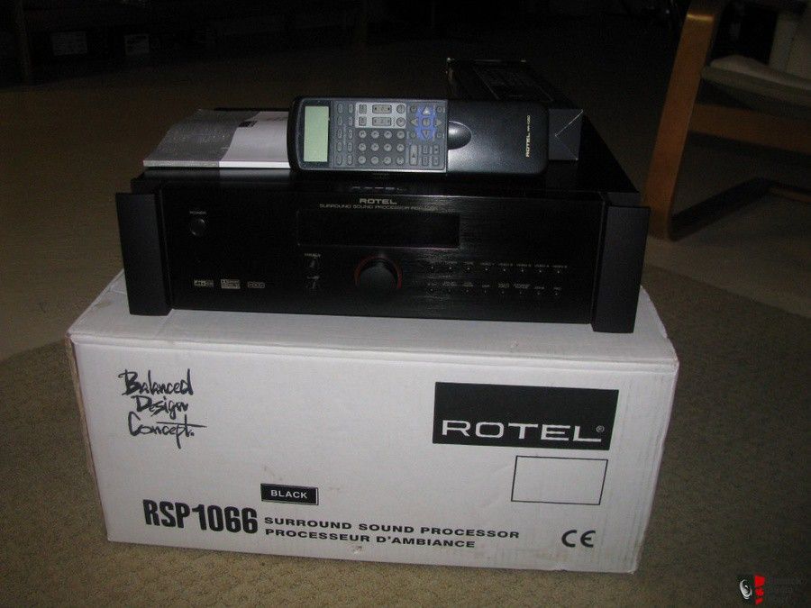 img.canuckaudiomart.com_uploads_large_329806_rotel_rsp1066_surround_preampprocessor.jpg