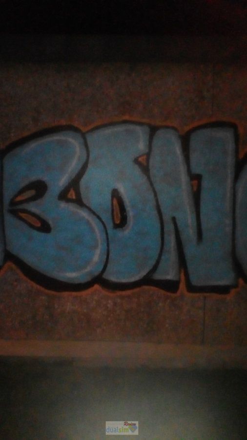 K7000-foto grafitti noche.jpg