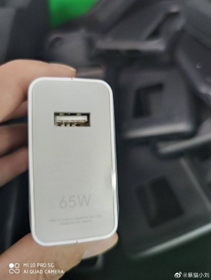 l-Xiaomi-Mi-10-Pro-se-muestra-el-cargador-de-65W-6.jpg